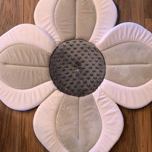 Blooming baby bath newborn